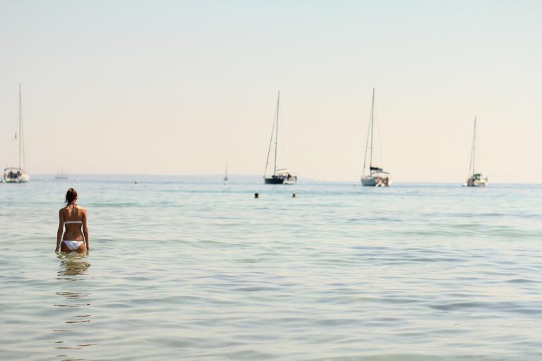 cat costa o vacanta in ibiza
