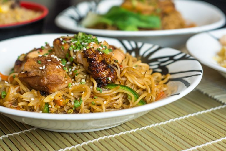 Ce sos se potriveste cel mai bine la noodles cu pui?